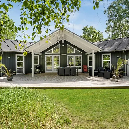 Beach Front Home In Grenaa With Wifi Grenå