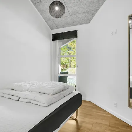 Semesterbostad Beach Front Home In Grenaa With Wifi *