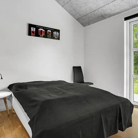 Semesterbostad Beach Front Home In Grenaa With Wifi *