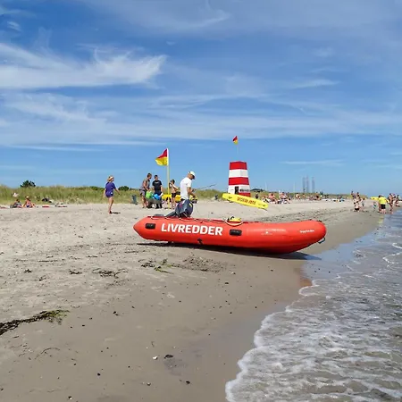 Semesterbostad Beach Front Home In Grenaa With Wifi *