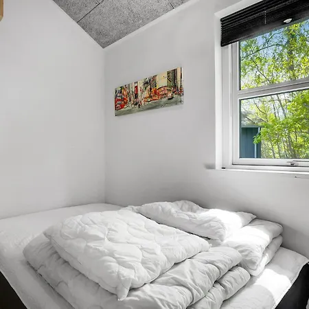 Semesterbostad Beach Front Home In Grenaa With Wifi