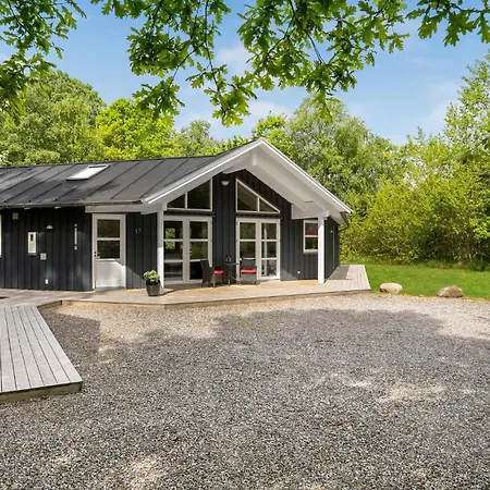 Beach Front Home In Grenaa With Wifi Grenå